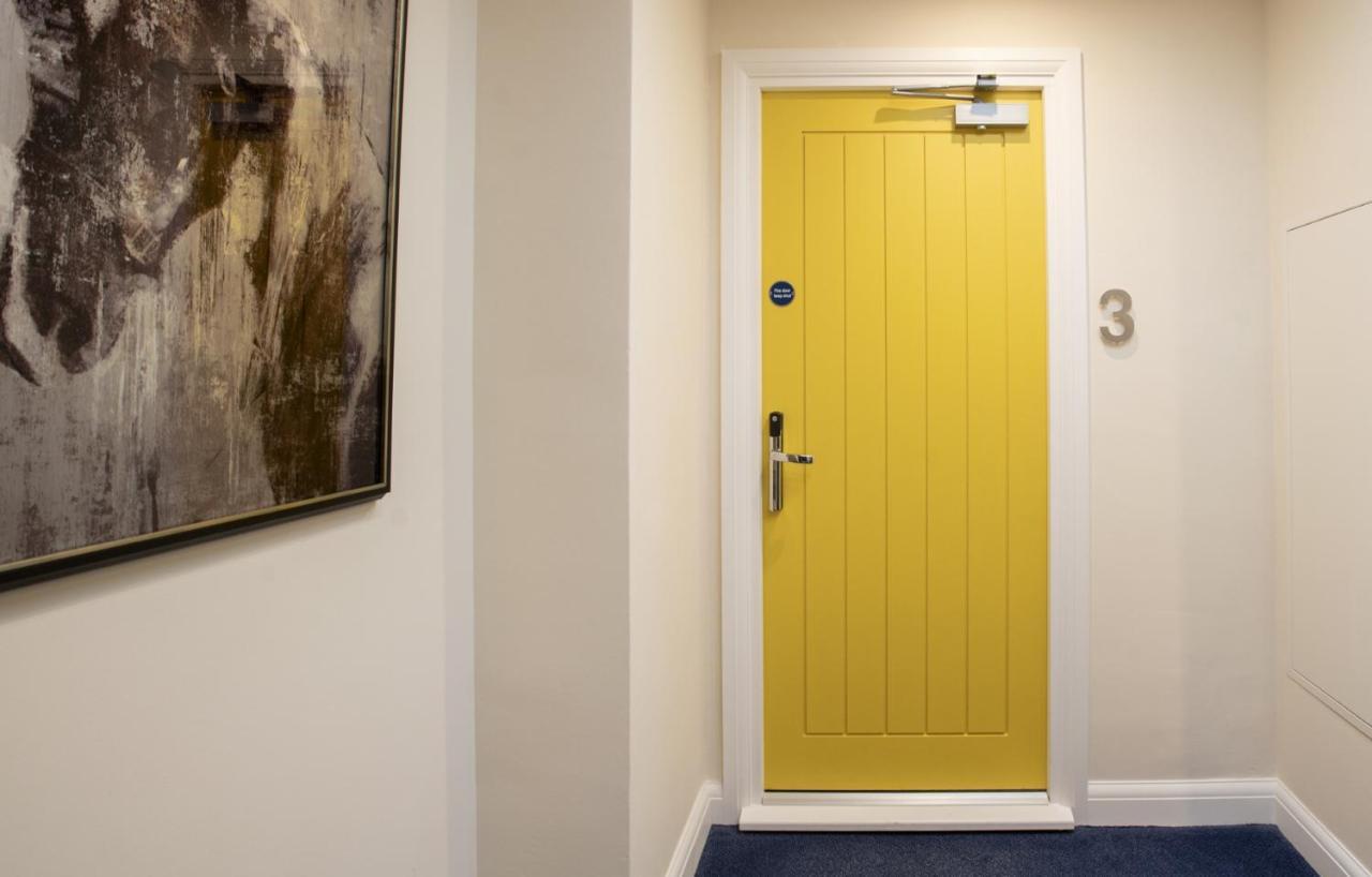 No 1 Wood Street Apartment Swindon Exterior photo