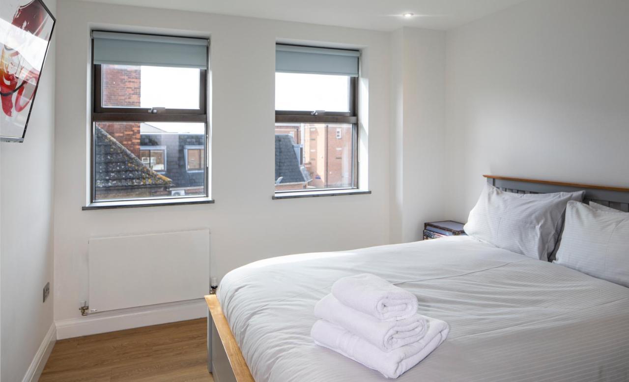 No 1 Wood Street Apartment Swindon Exterior photo